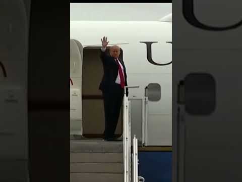 Is That Toilet Paper Stuck to Trump’s Shoe? | Fake News