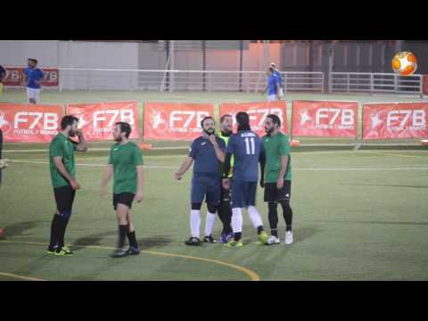 Fútbol 7 Bravo. Segunda.  Jornada 9.  Los Hombres de Paco  - Van de Bar F7