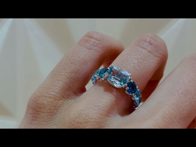 Vídeo relacionado con Crystalline Azuria Mujer 18ct Chapado en Oro Blanco Flores Azul Aguamarina simulada Cristales de Zirconia Pendientes de tuerca para Mujer y Niña
