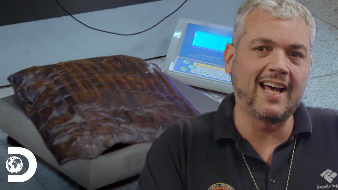 Receita Federal encontra droga escondida no fundo de uma bagagem | Aeroporto Área Restrita