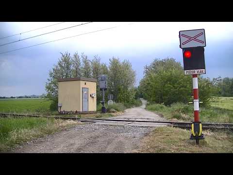 Spoorwegovergang Hurbanovo (SK) // Railroad crossing // Železničné priecestie