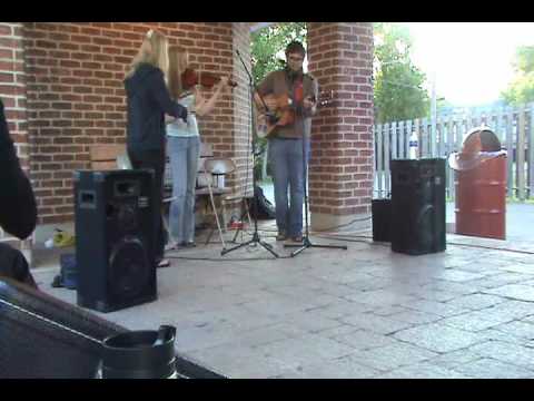 Madoc Coffee House - Tom Hinchliffe, Emily Conchie, Leah Lebow (Tom's song with improv Violin)