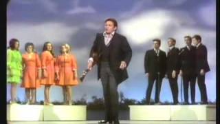 Johnny Cash Show: Johnny Cash & Friends - Daddy Sang Bass (HQ)