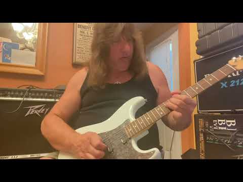 Demo a Peavey Bandit 112 Silver stripe amp with “Girl Goodbye”- guitar solo by Toto Steve Lukather 
