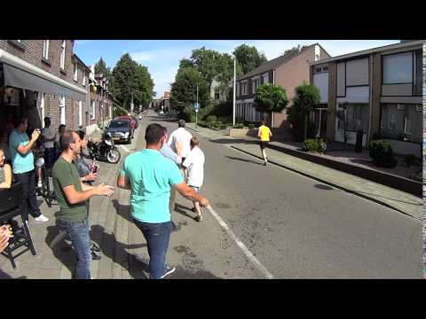 Marathon Meerssen 2016 - Roy Stevens komt bij de Kloomp langs