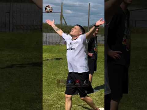EL TIO KESO JUGANDO AL FUTBOL🧀⚽🫣😂 #eugequevedo #lbc #cuarteto #cordoba #humor #futbol #santafe