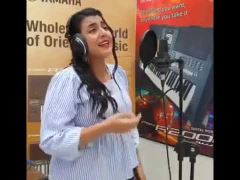 ترنيمة جميلة | انا ماشي ونورك قدامي - نرمين قاصد