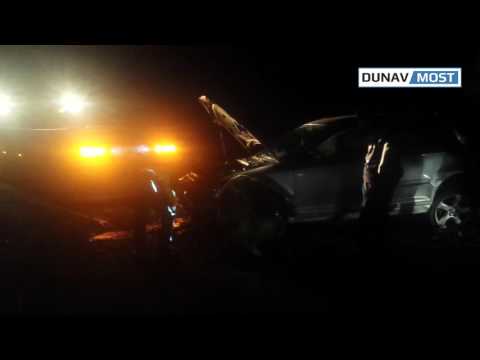 "Ауди" се заби в дърво край Мартен