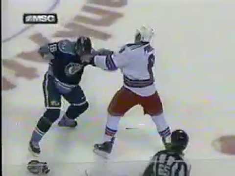 Brandon Prust vs Darcy Hordichuk Nov 26, 2010