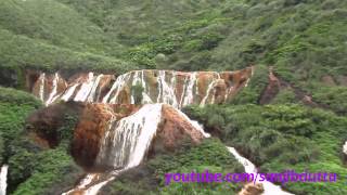 preview picture of video 'Golden Waterfall (黃金瀑布), Jinguashi (金瓜石), Taiwan'