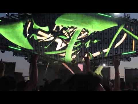 Markus Schulz drops 'Somebody That I Used To Know' @ EDCNY