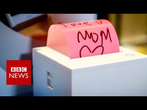 CES 2018: Sticky note printer created for technophobe mother - BBC News