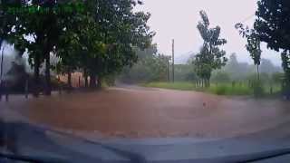 preview picture of video 'Calle Inundada Camino a Puerto Paquera, (Puntarenas, Costa Rica)'