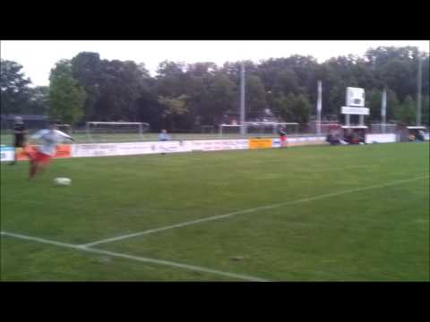 Heukelum 1 - Theole 1, Schot Yoeri Spruijt in handen van de keeper van Theolen.