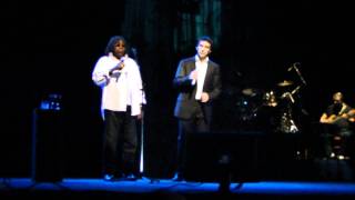 Padre Fábio de Melo cantando Rouxinol com Milton Nascimento