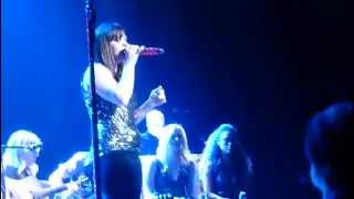 Kelly Clarkson and Tamyra Gray singing When You Believe [Whitney Houston Tribute]