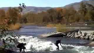 preview picture of video 'more Riversurfing in Horseshoe Bend, ID'