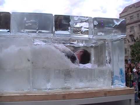 Cristian Gog de doua ore in gheata