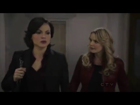 Emma saves Regina from the fire [1x08] (Emma, Regina, Madame Mayor)