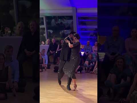  Andrés Molina  and  Natacha Lockwood  are  dancing  to  the  tango  "  Tierrita  "  by  Juan D'Arienzo