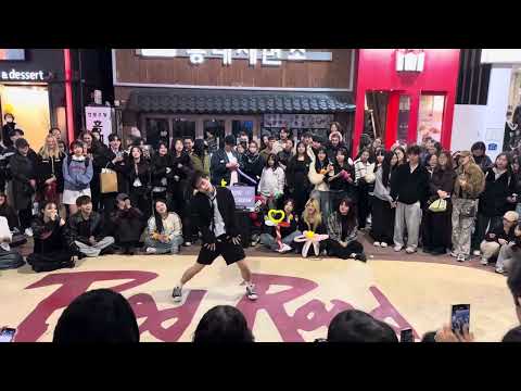 HONGDAE K-POP BUSKING (BEOUR CREW) - [Le Sserafim] Crazy