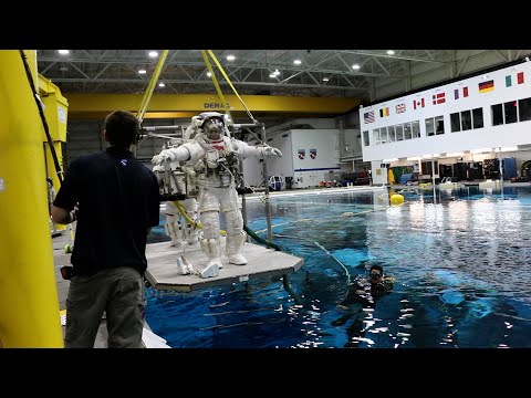 Astronaut Vic Glover at NASA's Neutral Buoyancy Laboratory