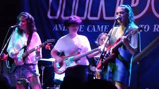 Hinds - Castigadas en el Granero - Santa Ana