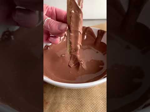 Easy Homemade BISCOFF Twix Bars!