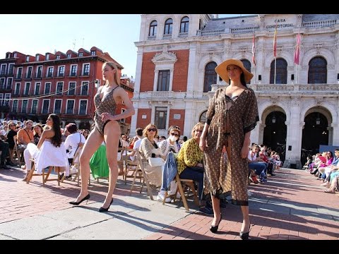 Festival de Tiendas de Valladolid desfile de moda Plaza Mayor