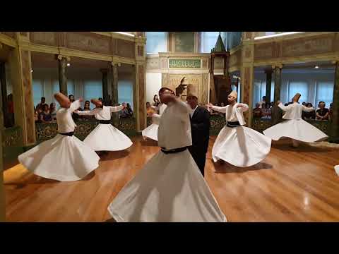 Sufi girando no Museu Galata Mevlevi