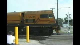 preview picture of video 'Loram Rail Grinding train at Fostoria, Ohio - 2000'