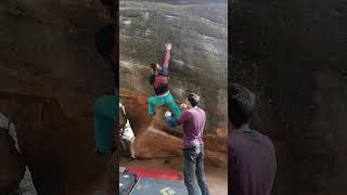 Video thumbnail de La penya de l'espardenya, 6c. Salvanebleau