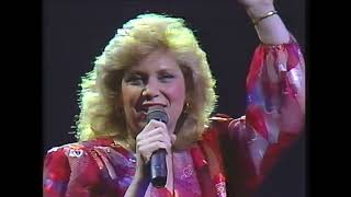 SANDI PATTI   &quot;LET THERE BE PRAISE!   THE CONCERT VIDEO, 1986