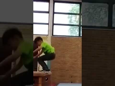 Givano is erg trots op zijn verre sprong!!  #shorts