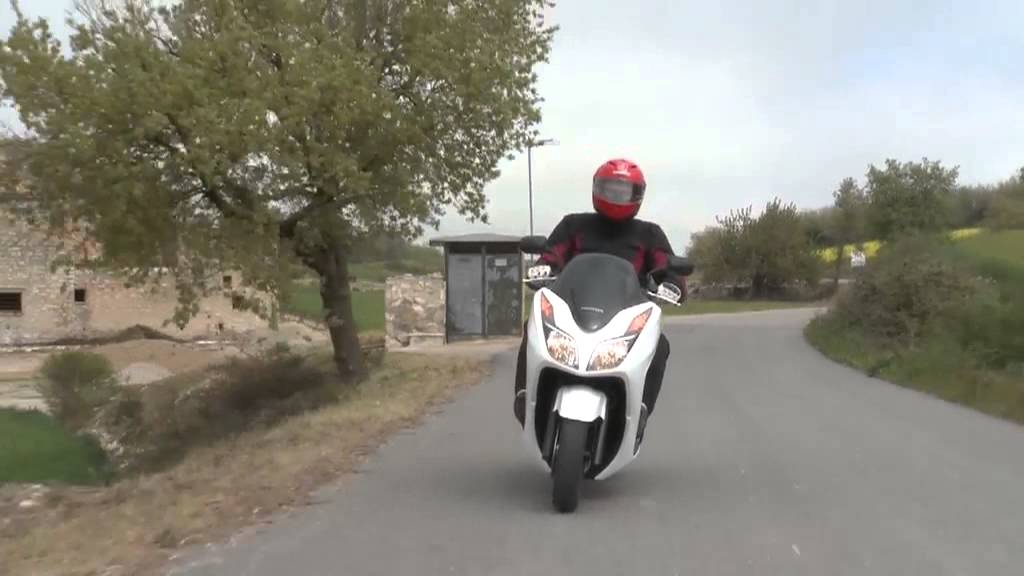 First ride Honda NSS300 Forza - RiDE Magazine