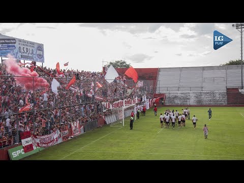 "Miles de hinchas despidieron al plantel de San Martín" Barra: La Banda del Camion • Club: San Martín de Tucumán