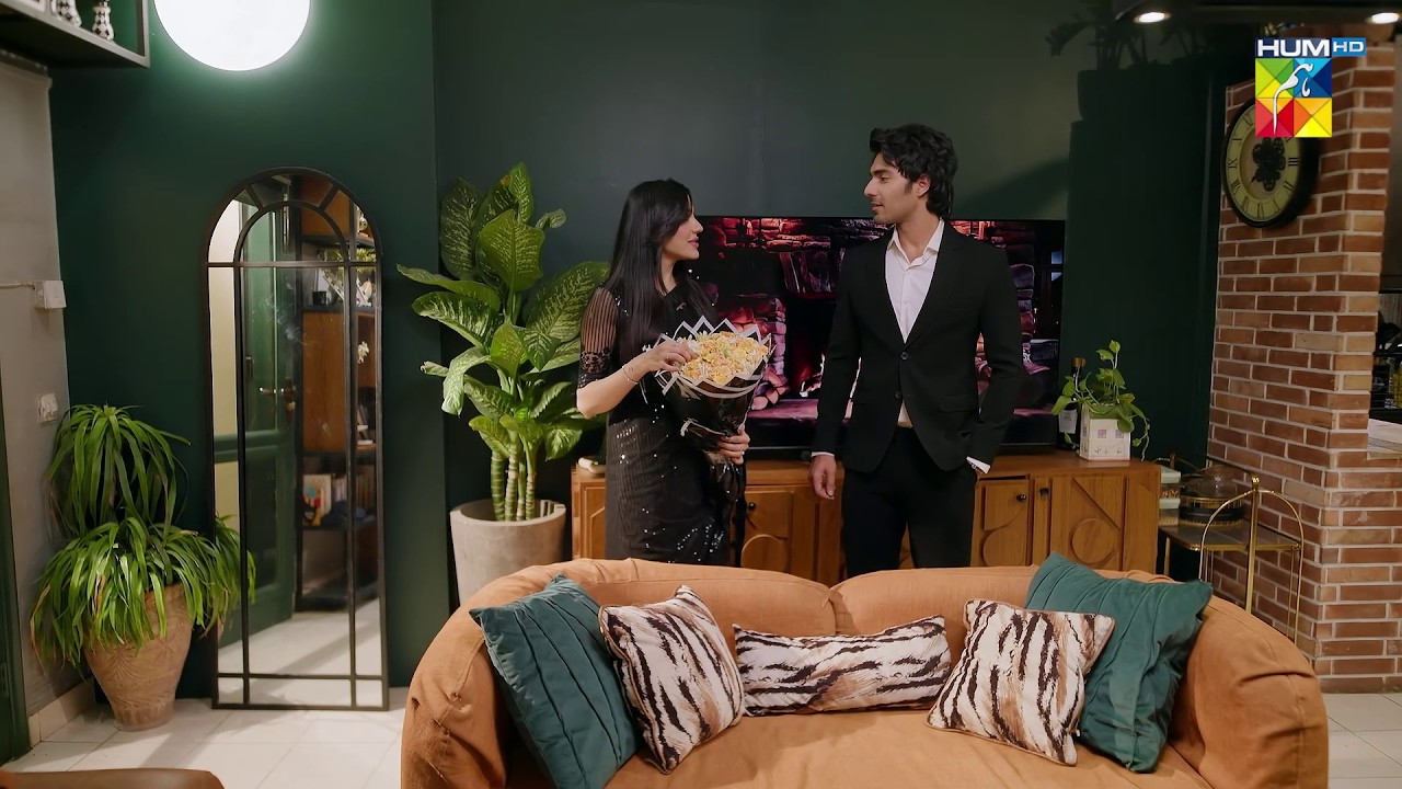 Phoolon Se Zayda Khoobsurat Lag Rahi Ho Tum..! #alizehshah #narazhaizindagi - HUM TV