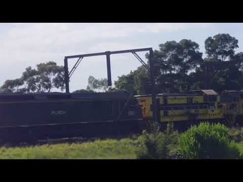 Michaels Trains Vlogs - RL304, RL306, 4910, 44206 with an SSR Grain train at Coniston