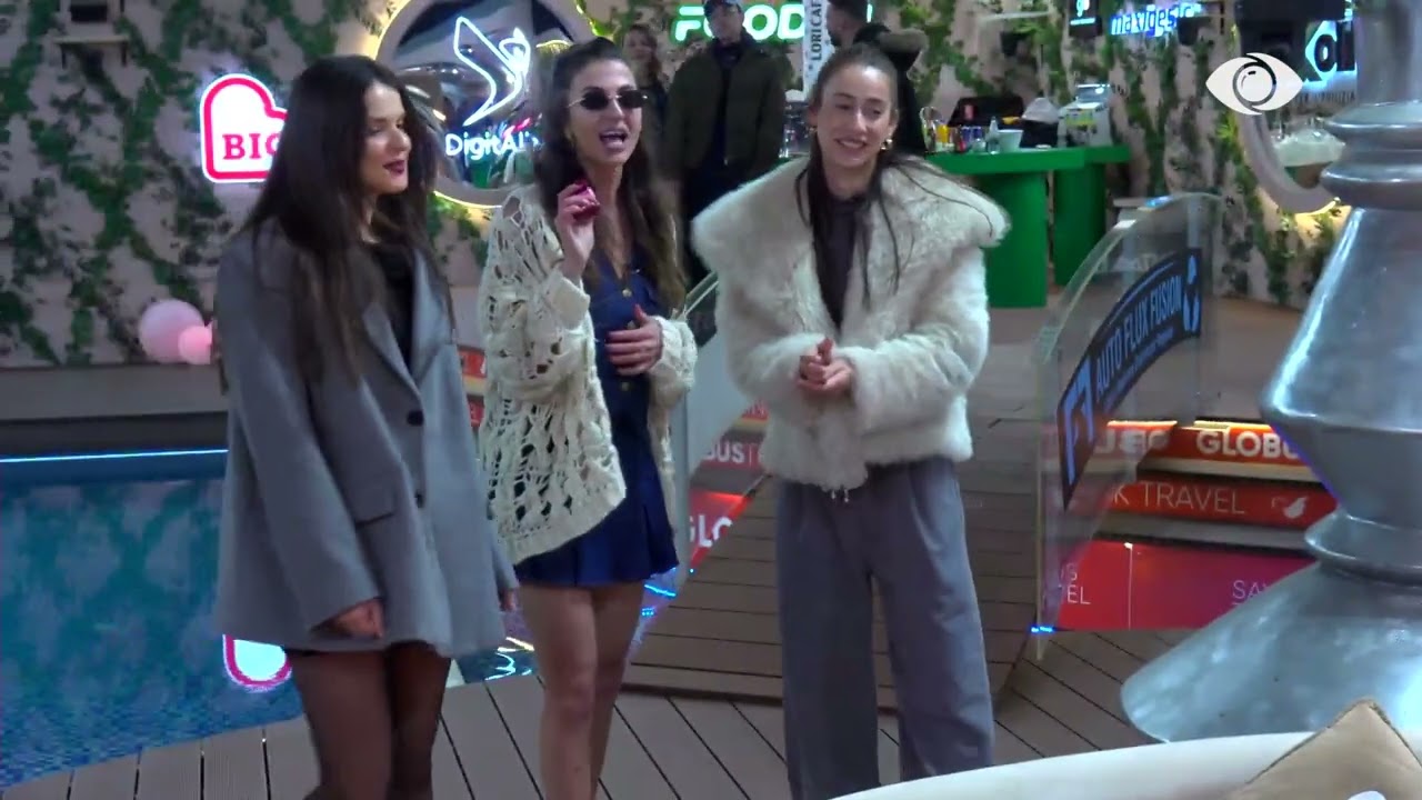 “Çfarë i bëre shoqes time…”/ Valbona ironizon Jozit gjatë kohës që këndon