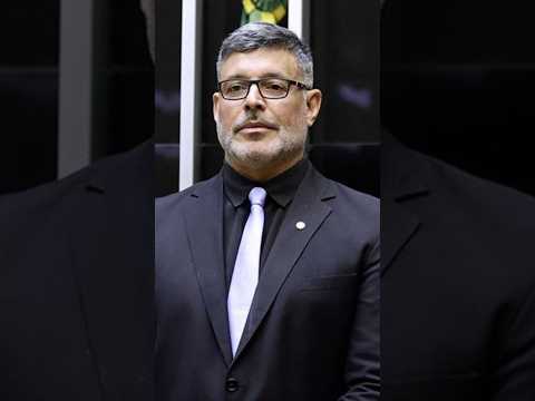 A FARSA DE ALEXANDRE FROTA