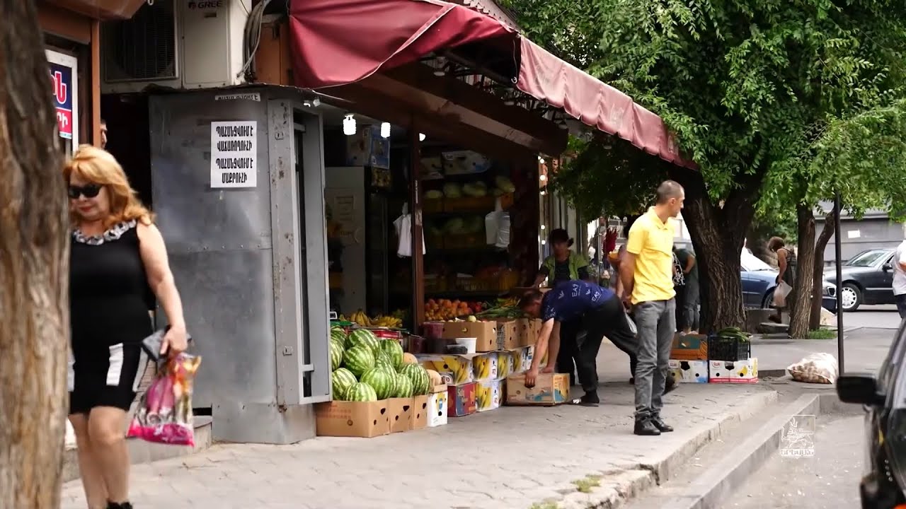 Ճիշտ չի, հակահիգիենիկ ա գետնից մթերք գնելը․ փողոցային առևտուրն արգելված է․ քաղաքի տեսքն աղավաղվում է