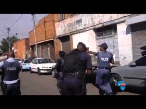 Cops fire rubber bullets at vigilante gang