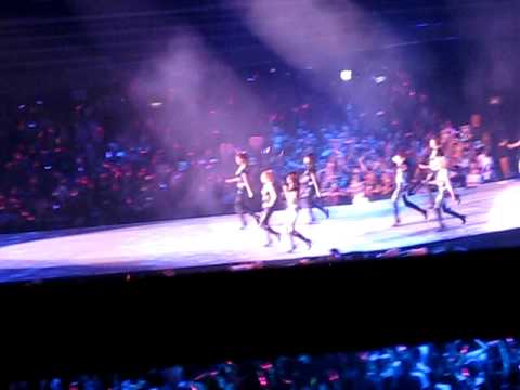 [FANCAM] 111210 GG Tour in SG 2nd night - Hoot