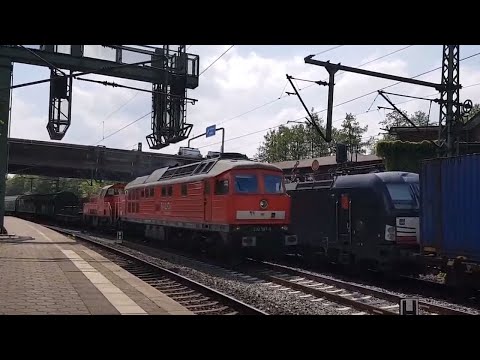 Double traction class 232 Ludmilla & diesel locomotive class 261 with mixed freight train in Harburg