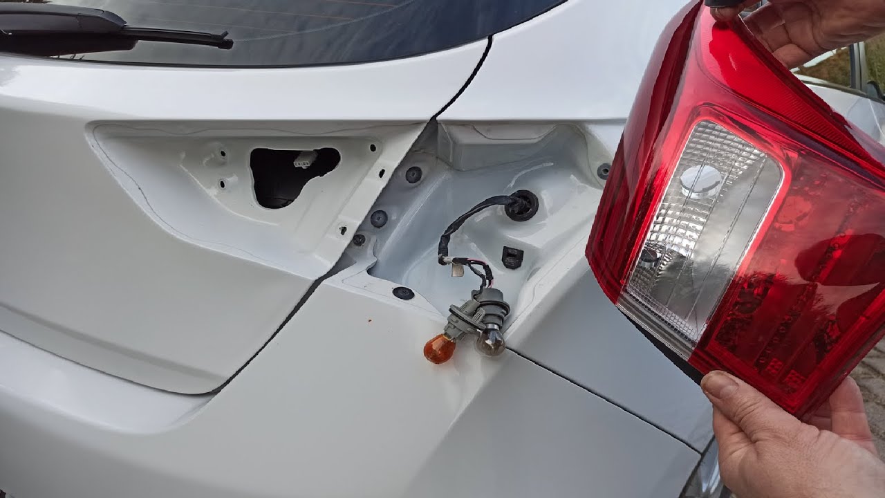 Desmontar / Oscurecer pilotos traseros Hyundai i30 GD paso a paso-Remove / Darkening taillights