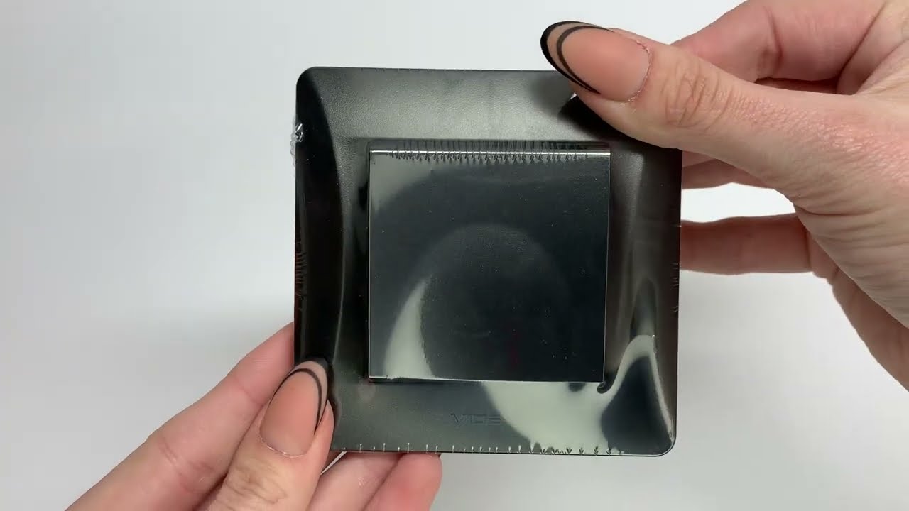 Розетка одинарная с/з и защитной крышкой VIDEX Binera графит (VF-BNSK1GС-BG)