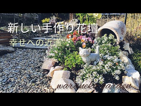 Idées-déco-balcon-style-boho-chic-coussins-table-pliable