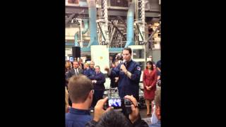 Scott Walker pumps up workers at Quad Graphics plant in Sussex, Wisconsin