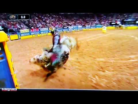 TY WALLACE ROUND 8 AT NFR..WITH A BROKEN ARM