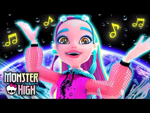 Lagoona Sings "Lagoona Na" In Every Language! (Music Video) | Monster High